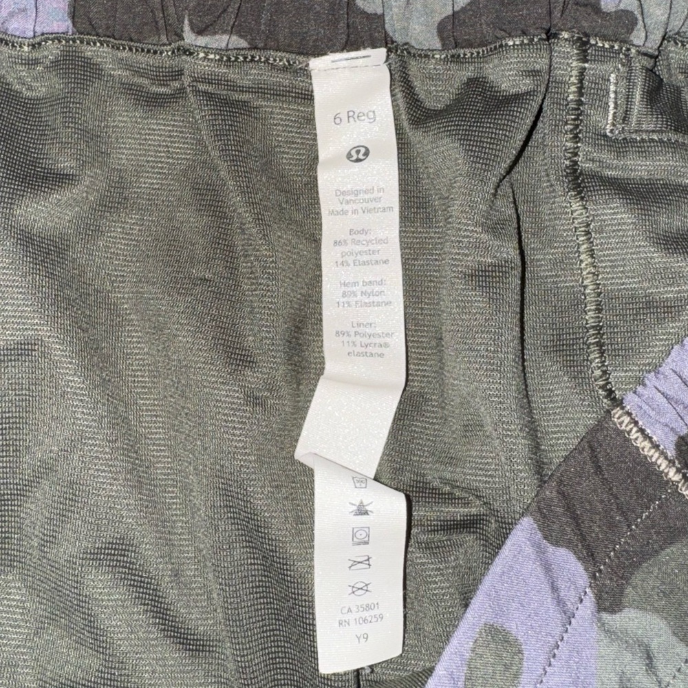 Lululemon hotty hot shorts - Picture 3 of 3
